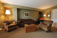 Carleton Lodge 208